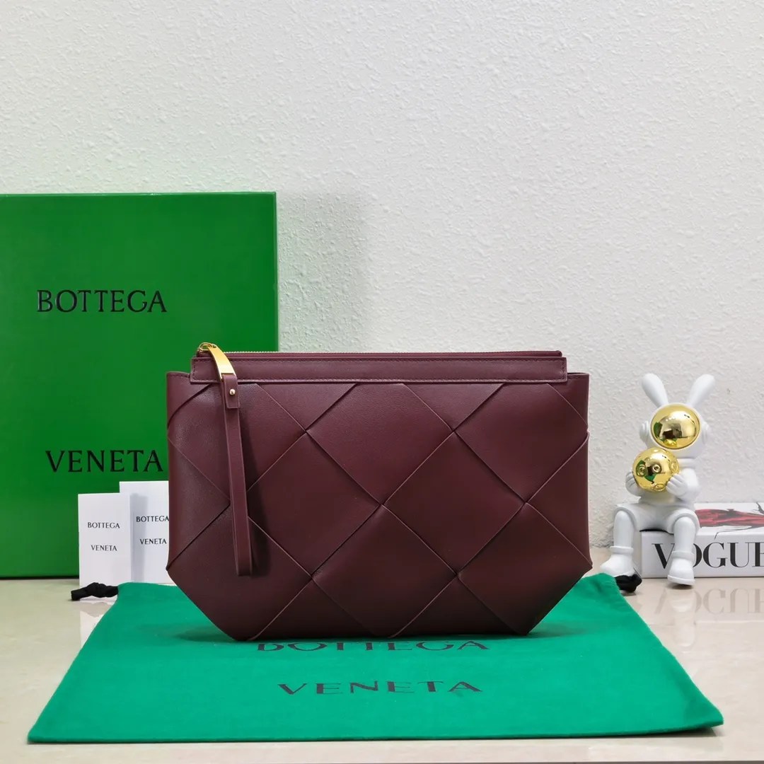 B's new lightweight shape-changing design handbag, suitable for both men and women, suitable for daily use, from small woven to large woven, simple and easy to wear, the leather has the best feel, a worth buying item, size 35*19*1cm [6689#]